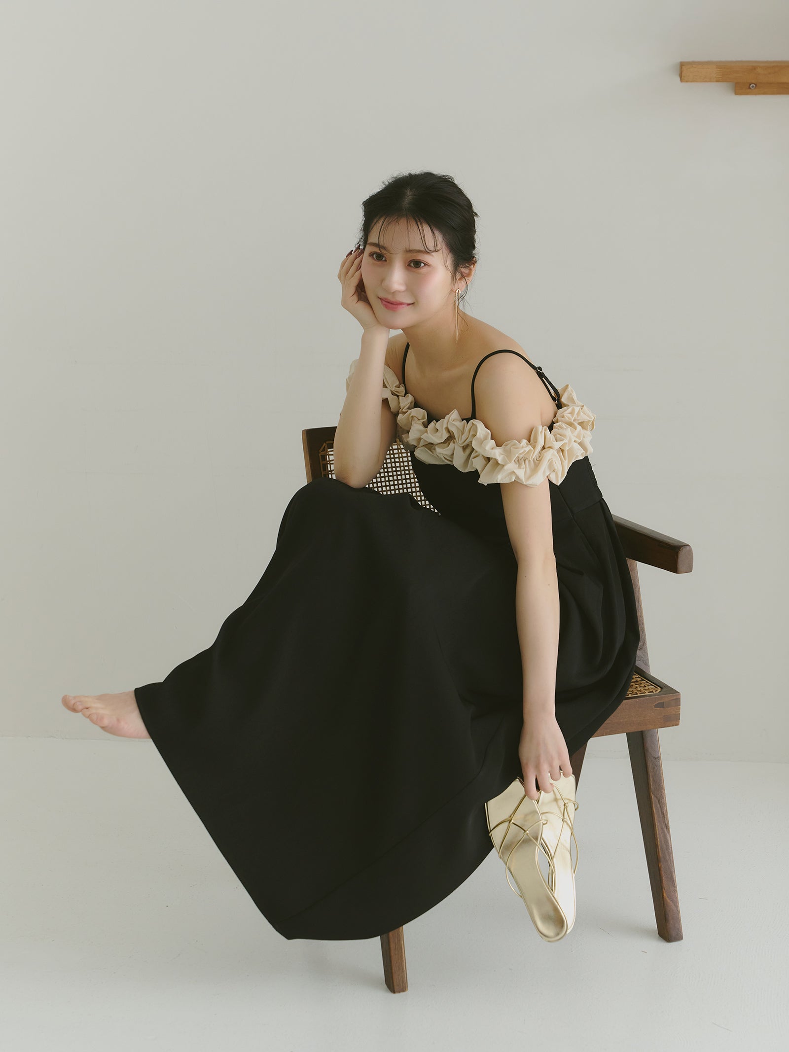 Kanako×Olu.】ショルダーフリルタックワンピース