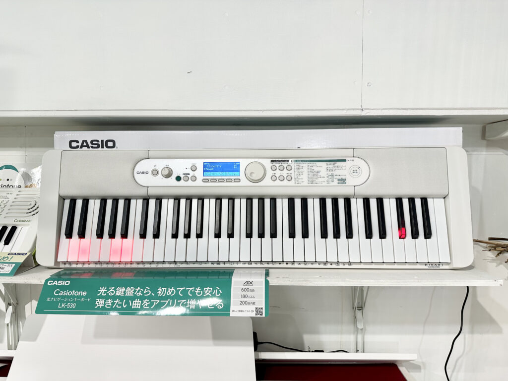 CASIO 光ナビゲーションキーボード LK-530 最新のヒット曲に合わせて