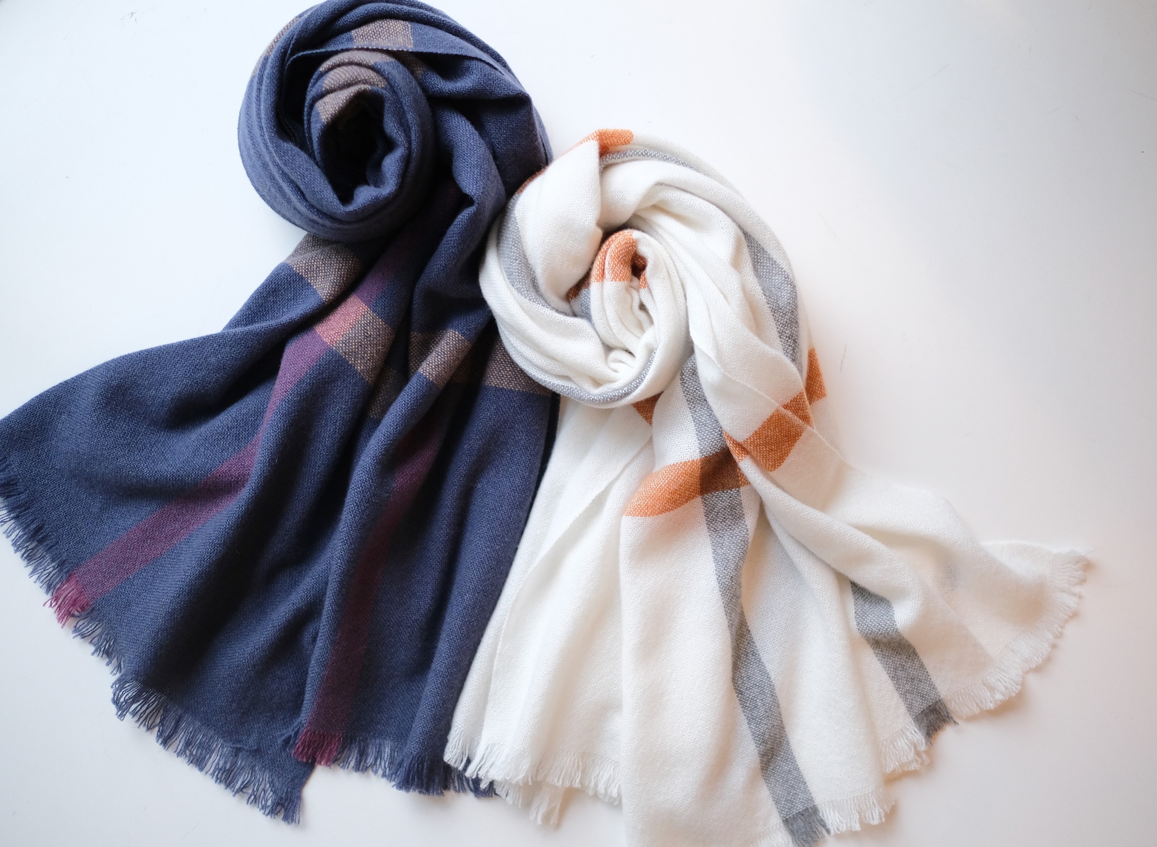 絶妙な配色に脱帽。。ARIANNAの新作ストール。│Oyster 青山｜イタリア