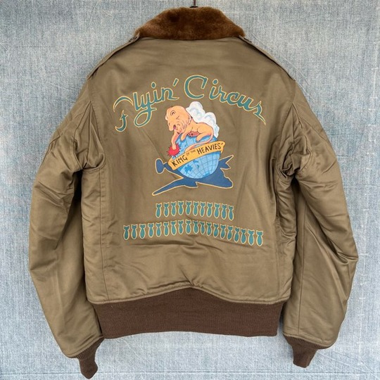 バズリクソンズ・フライトジャケットの定番と言っても良いB－10