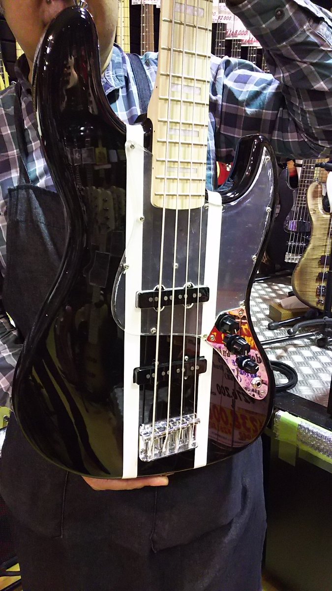 イケベ楽器ベースステーションリボレ秋葉原】 X JAPAN heathモデルFJB