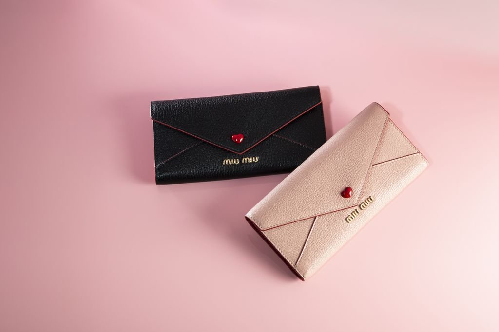 ラブレターをモチーフにした人気の「マドラス ラブ」二つ折りの財布が