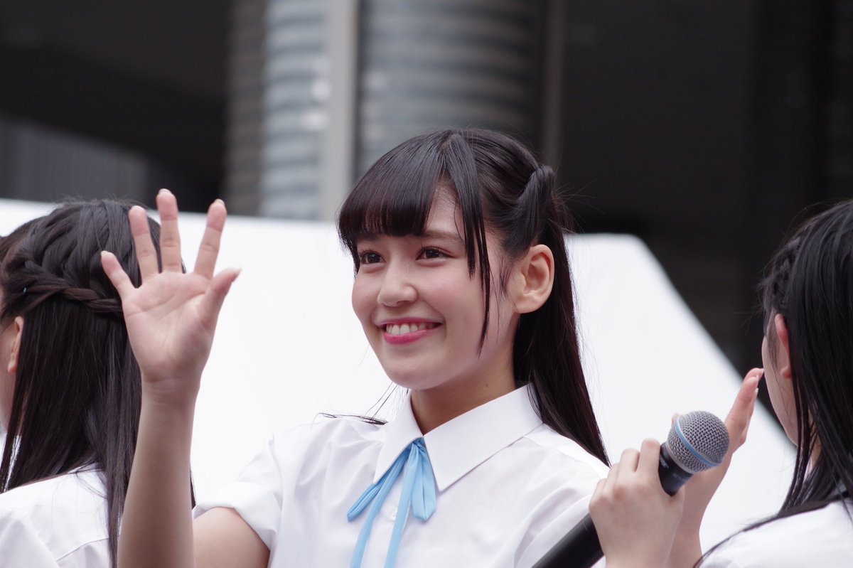 2枚目の写真。写真撮るとき舞香にぎゅーってしたら、 「今はそういう時