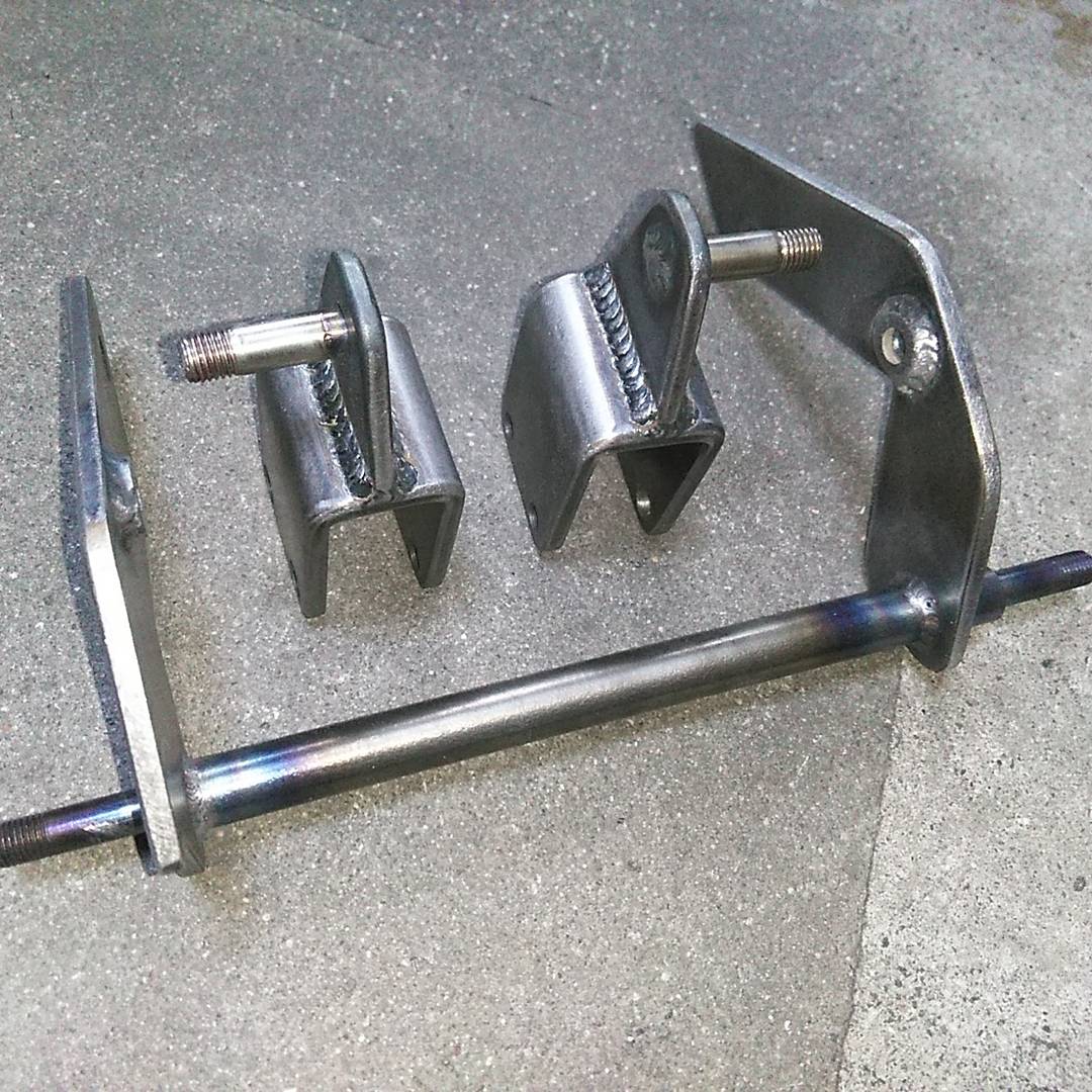 エイプ50 FI ドラムブレーキ用の ツインサスアダプターのご注文を頂き