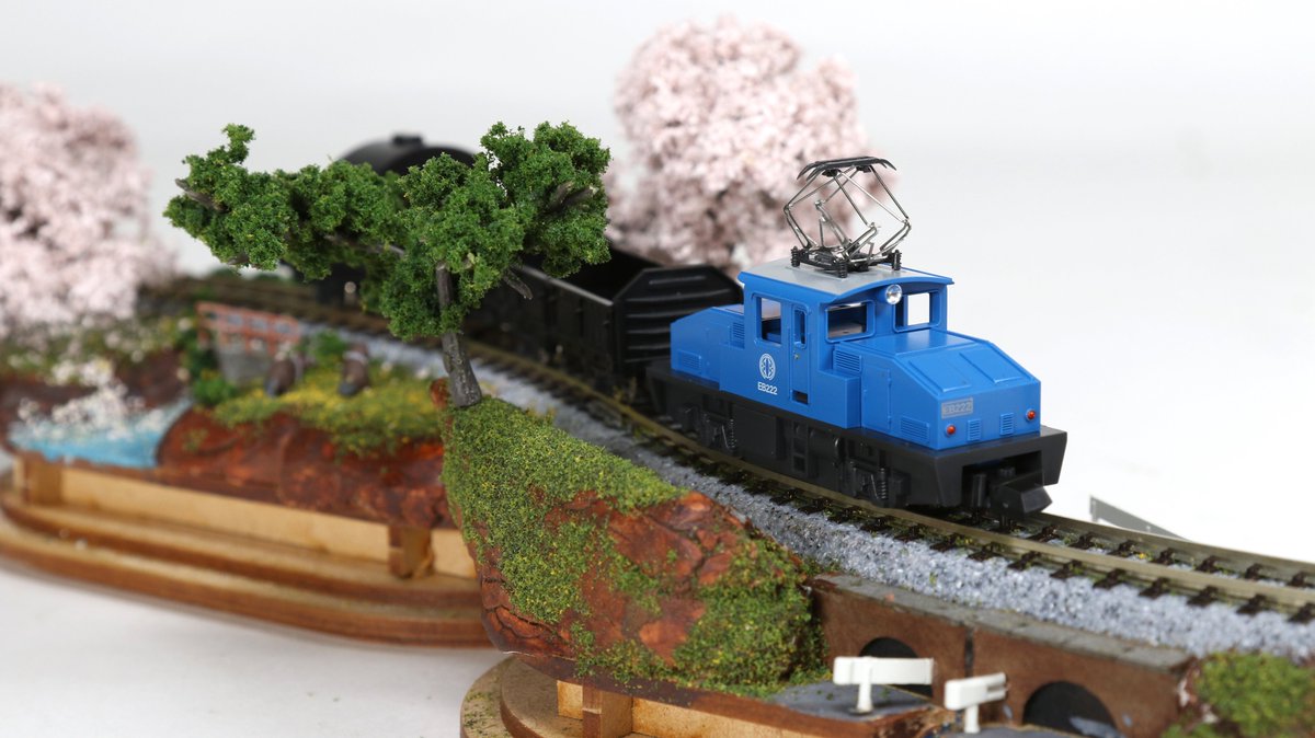 小さな主役】 「チビ凸セット いなかの街の貨物列車(青)」も本日