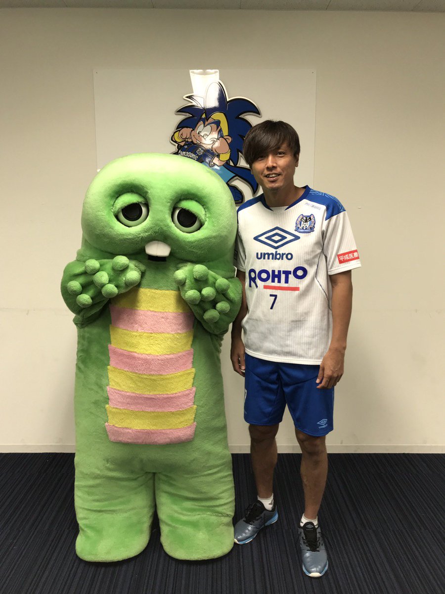 貴重な2ショット💙🖤 ＼ 公式戦1000試合出場を記念して、 #ガンバ大阪