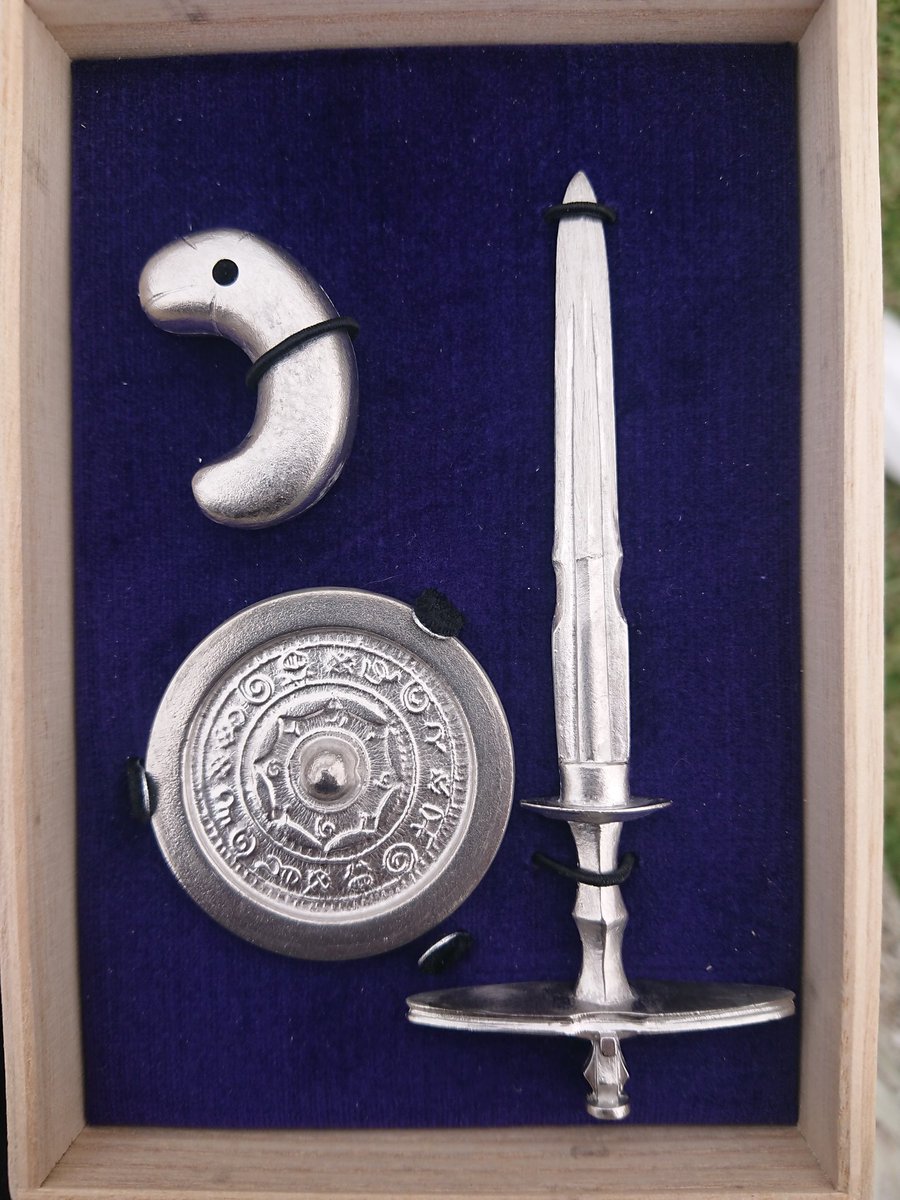 はい！ というわけで完成しました！ 「三種の神器レプリカセット