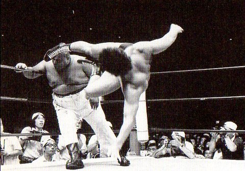 プロレス『古びた本棚から』＃296 ダッシャ！猪木の延髄斬り！実戦初