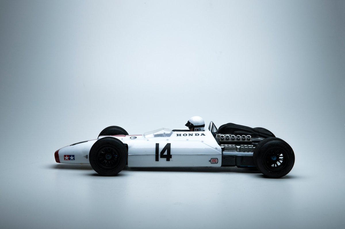 TAMIYA F104をベースにしたHONDA F1 RA300が完成したので、ラジコン
