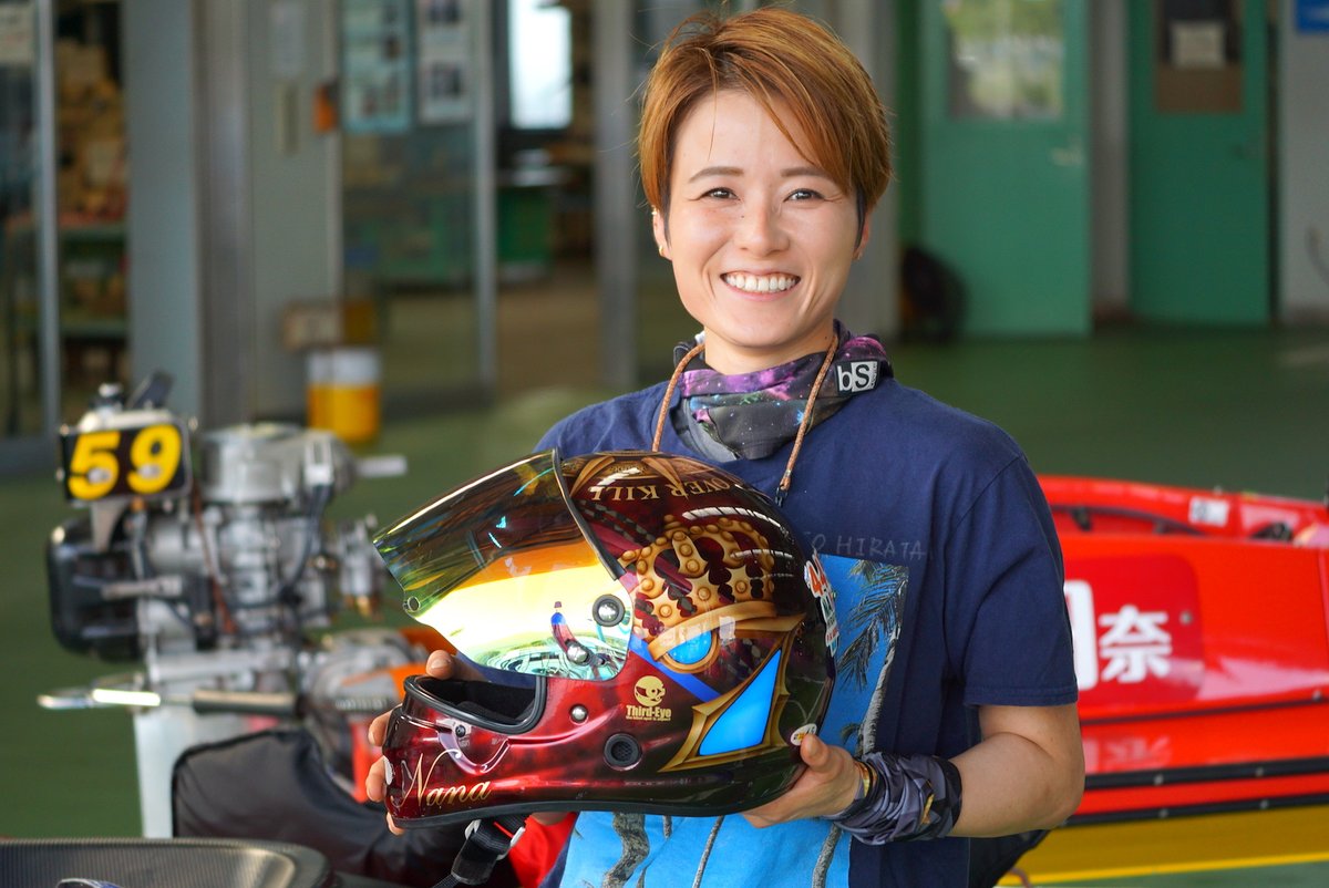 かぱ🥒 #平高奈菜 選手のヘルメットにPKG隊長と書いてあったのだ