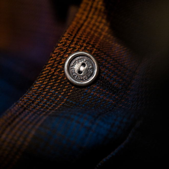 PENDLETON × Bill Wall Leather＞オリジナルのシルバーボタンを採用