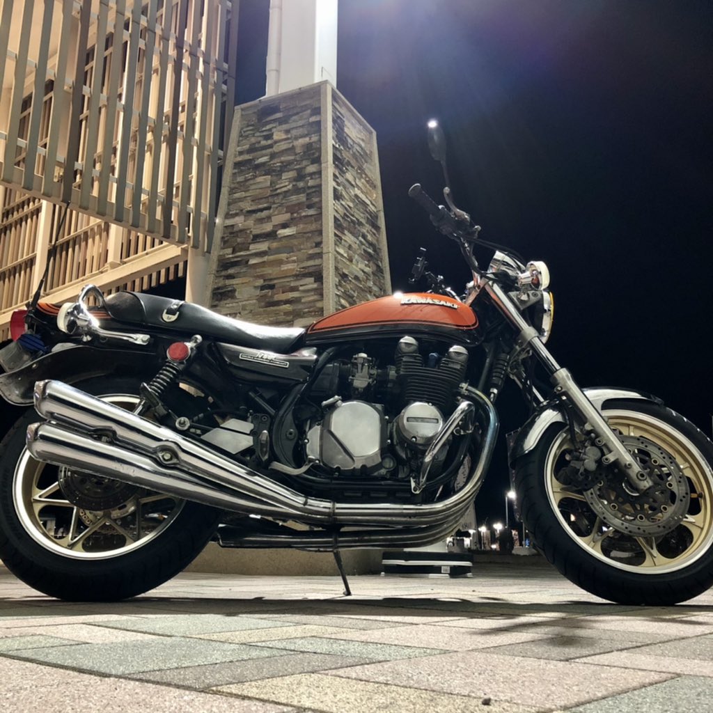 ようやくそれらしい形に なってきたぜ〜😎 #ゼファー750 #ドレミ外装