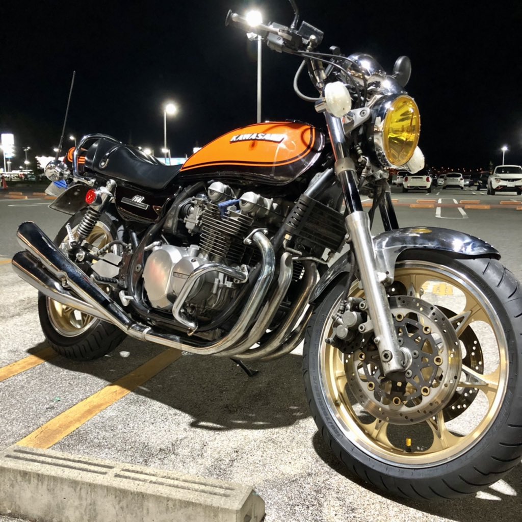 ようやくそれらしい形に なってきたぜ〜😎 #ゼファー750 #ドレミ外装