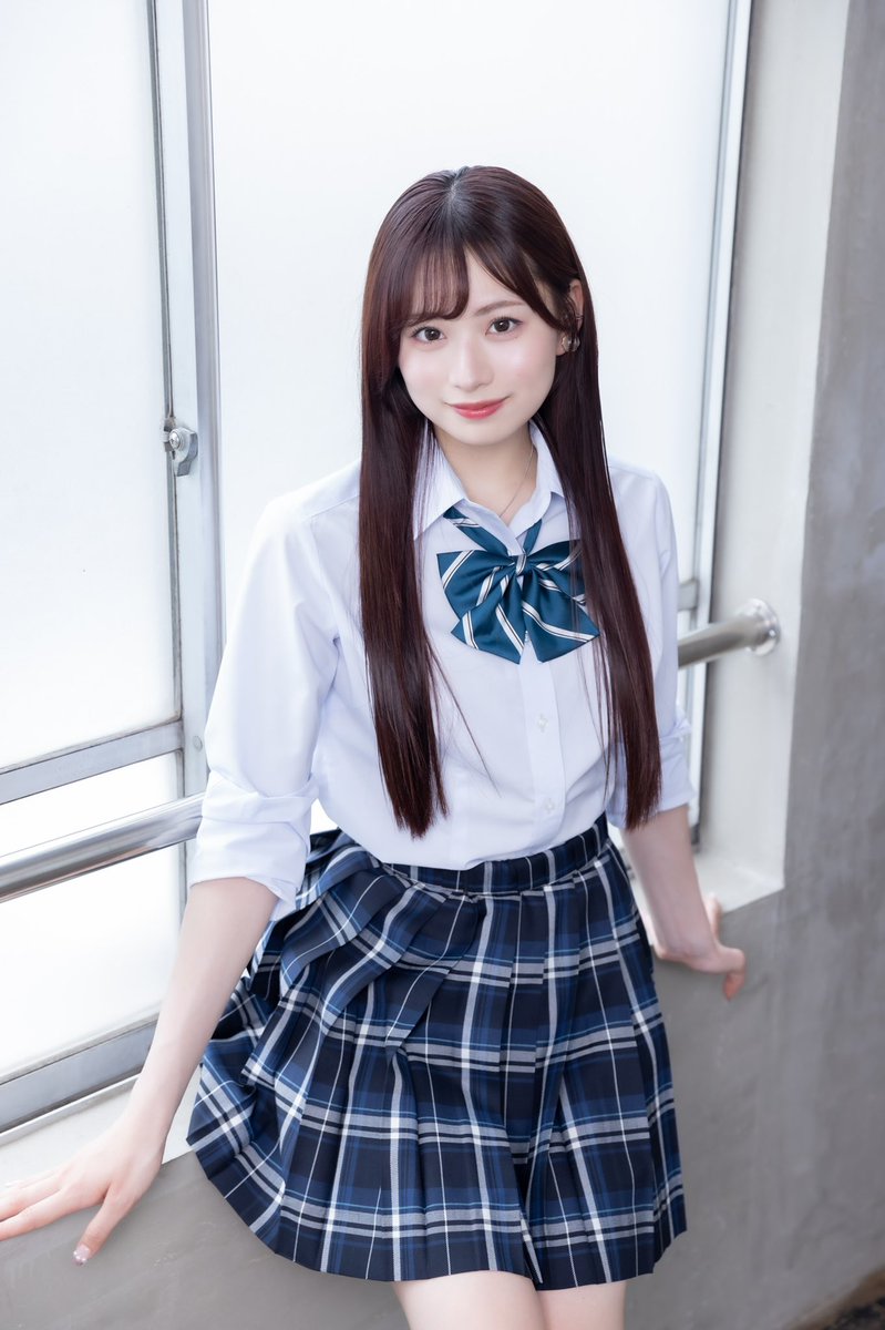 制服 × 立花琴未】 出身：福岡県 身長：165cm 誕生日：2002年5月25日