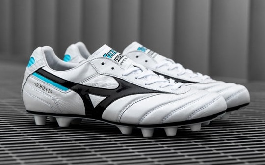 ミズノ サッカースパイク 『モレリア2 JAPAN』 海外限定販売のNEW