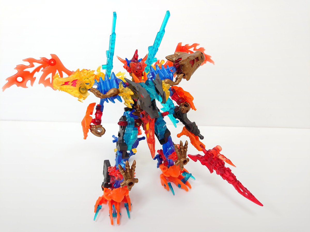 雷と炎の鎧を纏って遂に 「覇王竜スーパーアーマード ブレイズ