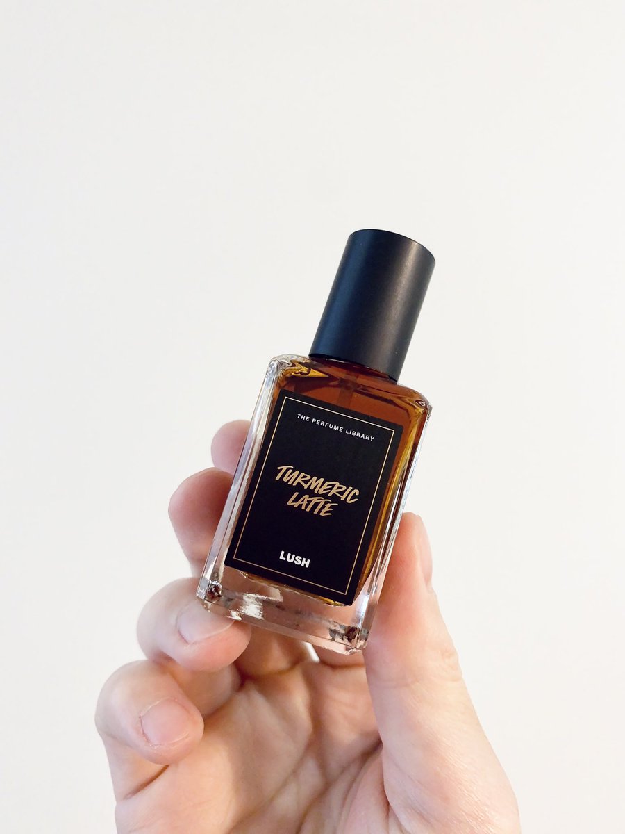 寒い時期にお勧め、暖かいラテの香水。 ターメリックラテをテーマ