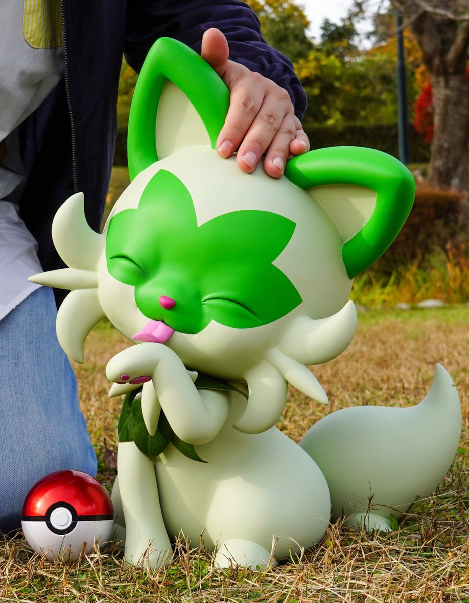 粘土で等身大ニャオハ作りました🐱 ちなみにポケモンSVではホゲータを