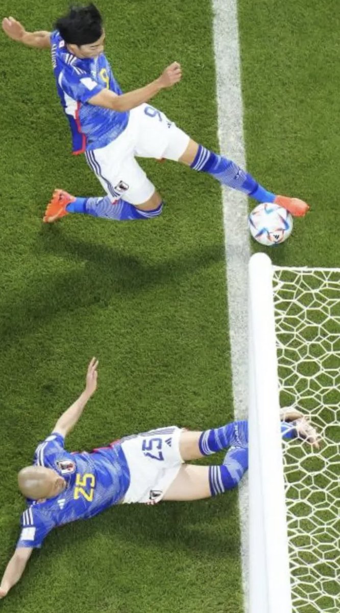 スペイン戦で出た奇跡の1ミリ 三笘薫“奇跡の1ミリ”、あの“証拠写真”を