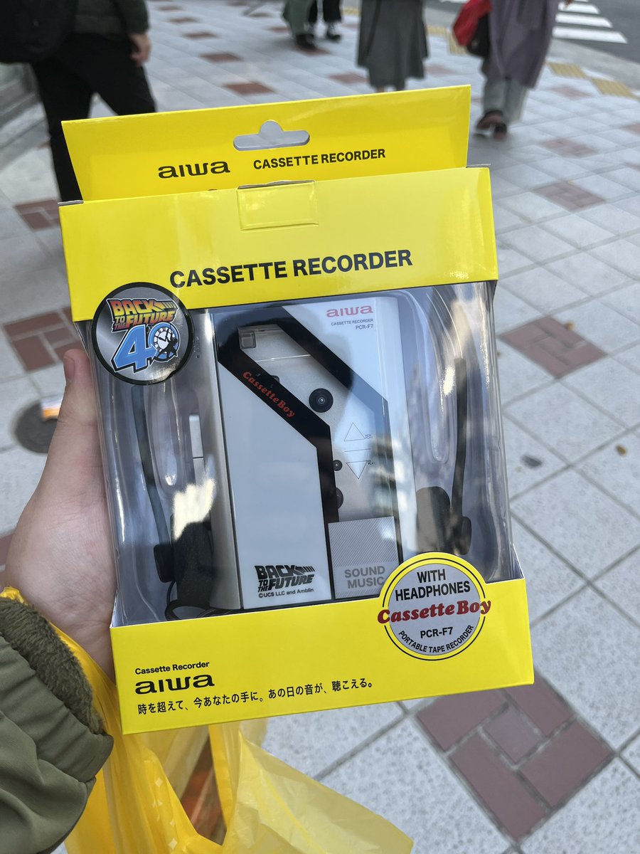 新品】オマケ付き！ バックトゥザフューチャー ポータブルカセット