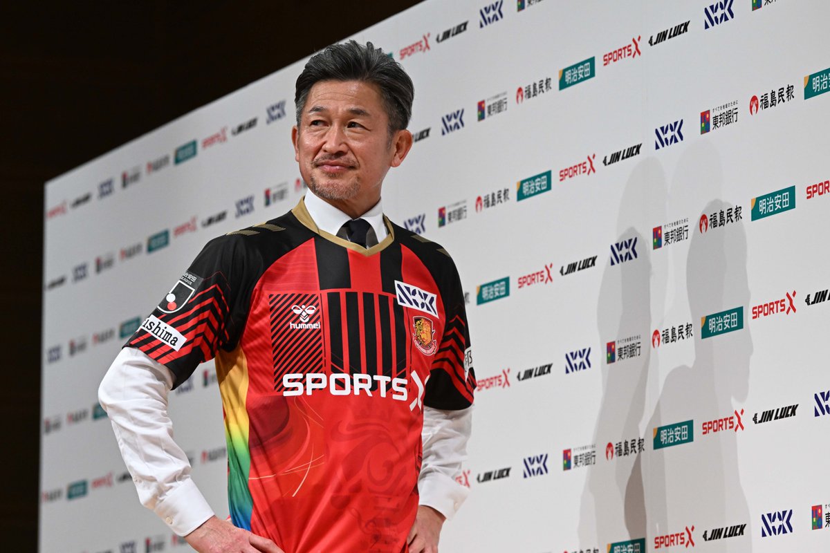 三浦知良の新加入会見✨ ストライプのスーツ姿で登場💫 最後には新