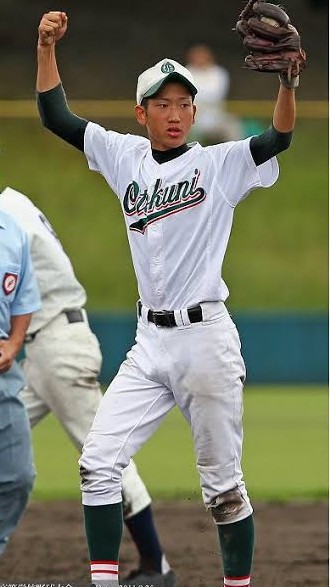 Q：乙訓高校の野球部ユニフォームはどちらのデザインが好きですか