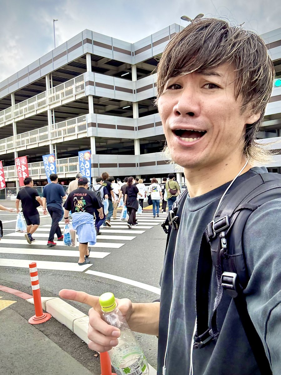 お母さーん！！！この人たち皆んなゴミ拾いしながらパチンコ屋向かっ