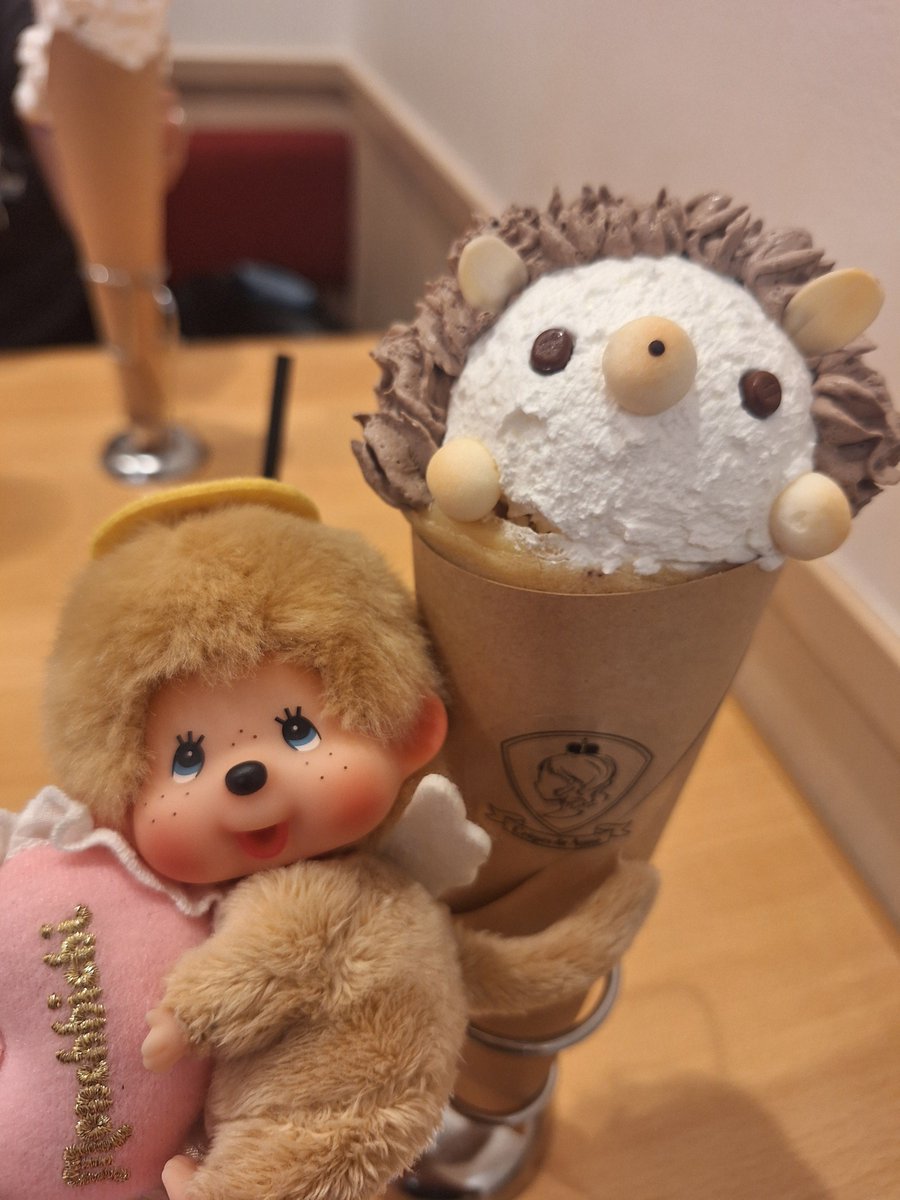 オニツカタイガーのショーでモンチッチ配られてる…！ シュアどこか