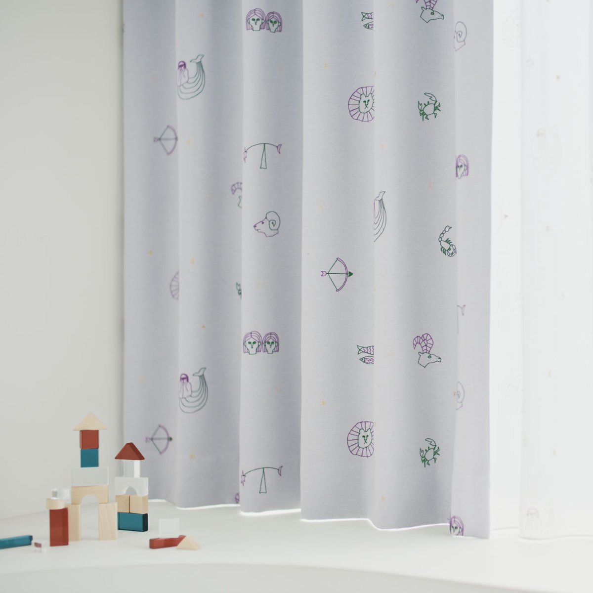 unicoの新作カーテンをご紹介！ 12星座や星のイラストを刺繍で表現した