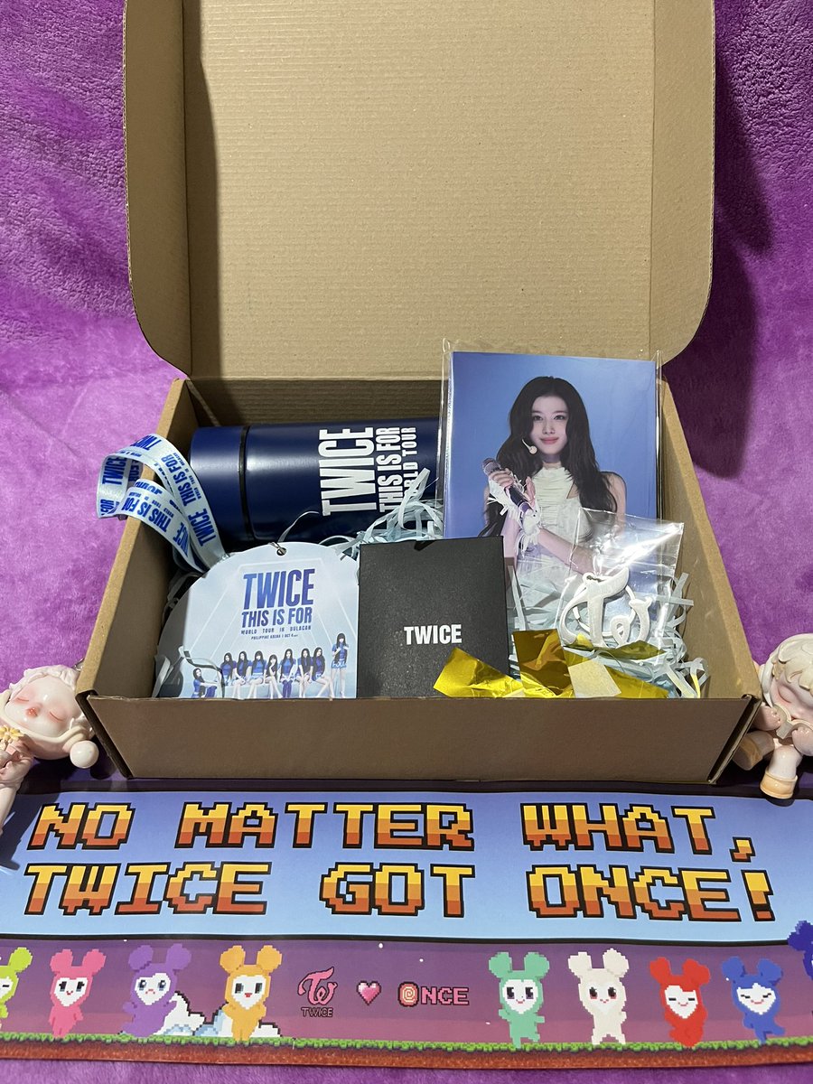 WTS LFB TWICE THIS IS FOR VIP PACKAGE / GIFT SET + KEYRING