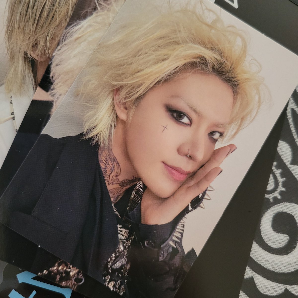 YUTAソロ武道館公演、追加グッズに自筆タオルが登場