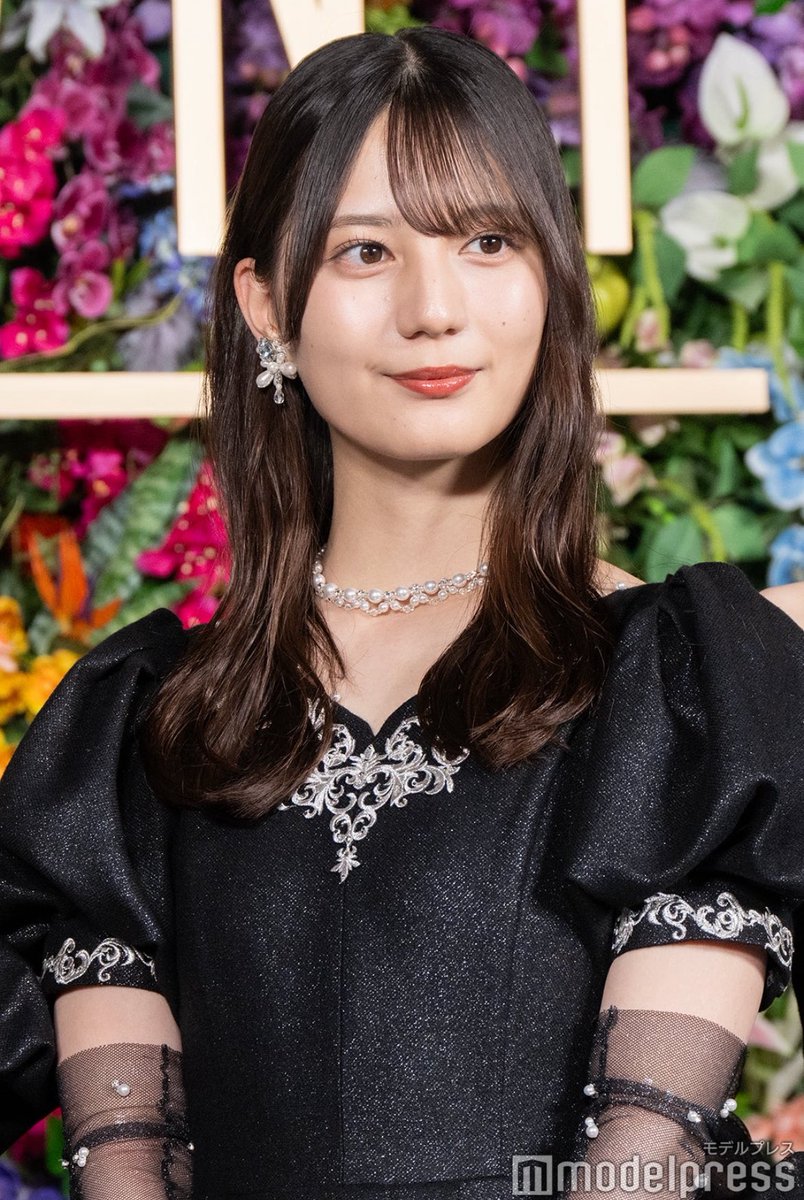 公式 小坂菜緒 4種コンプ 黒ドレス うひょー😍😍新生日向坂は皆黒