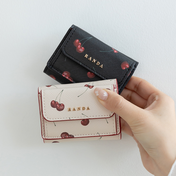 🍒大人気シリーズ、再入荷🍒 キャッチーなチェリー柄が目を惹く