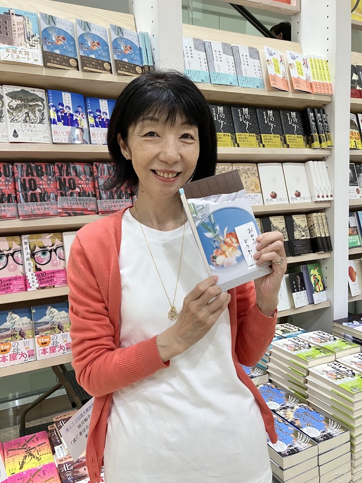 2F文芸書】青山美智子さんがご来店くださいました。いつお会いしても