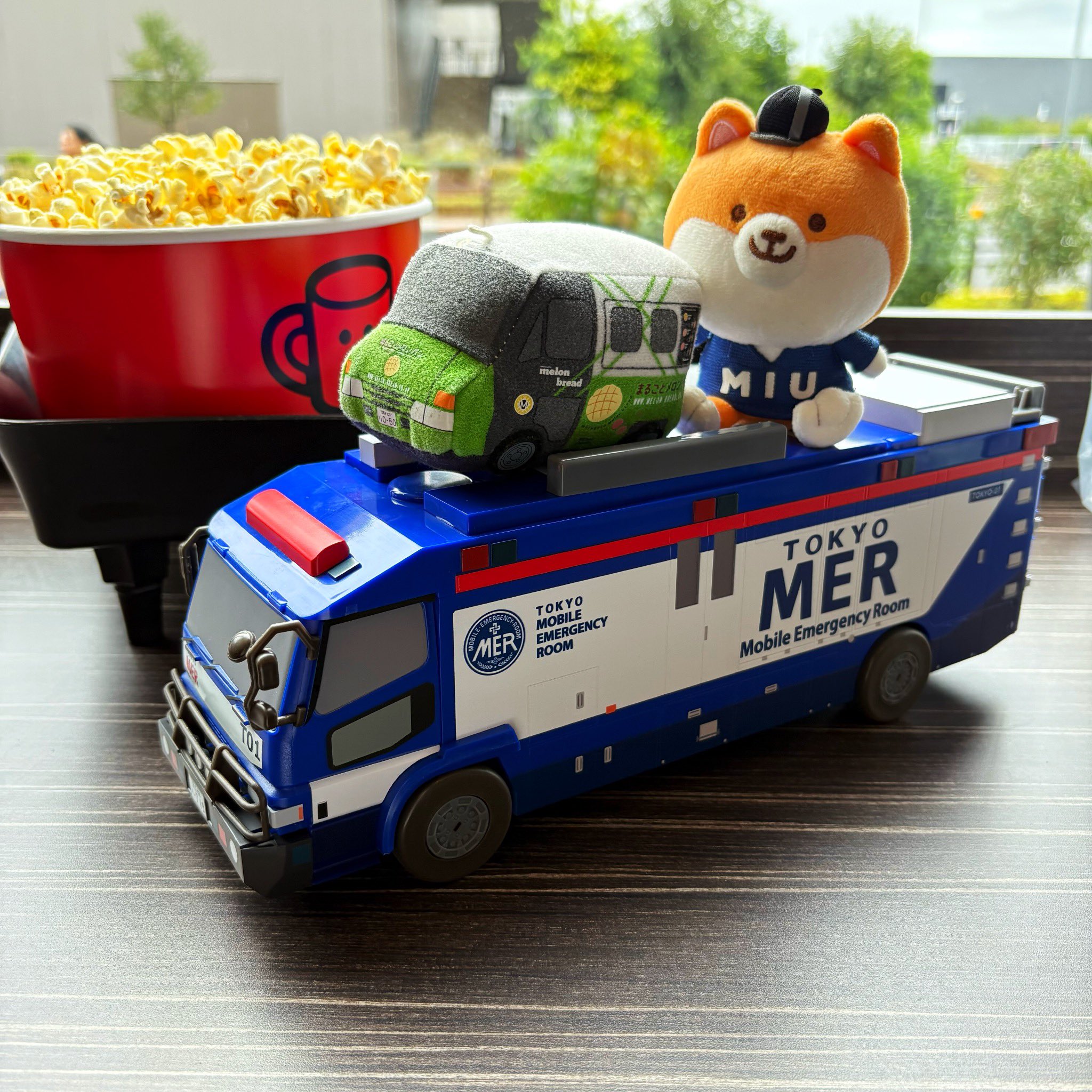 TOKYO MER ポップコーンバケット、ミニカー、ドリンクカップのセット