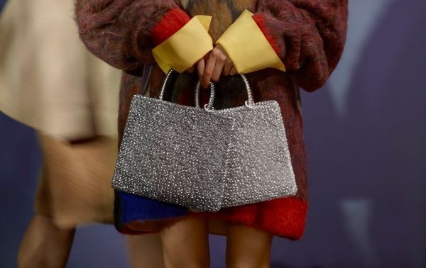 2025年8月6日(水)秋冬の新色発売】 落ち着いた中にも存在感がある大人