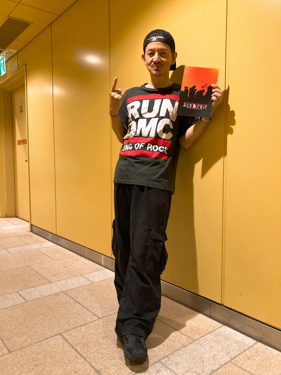 世田谷パブリックシアター】『みんな鳥になって』公式