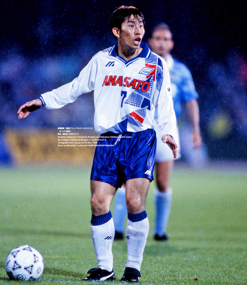 前園真聖 （横浜フリューゲルス） とスキラッチ（ジュビロ磐田） 鴨池