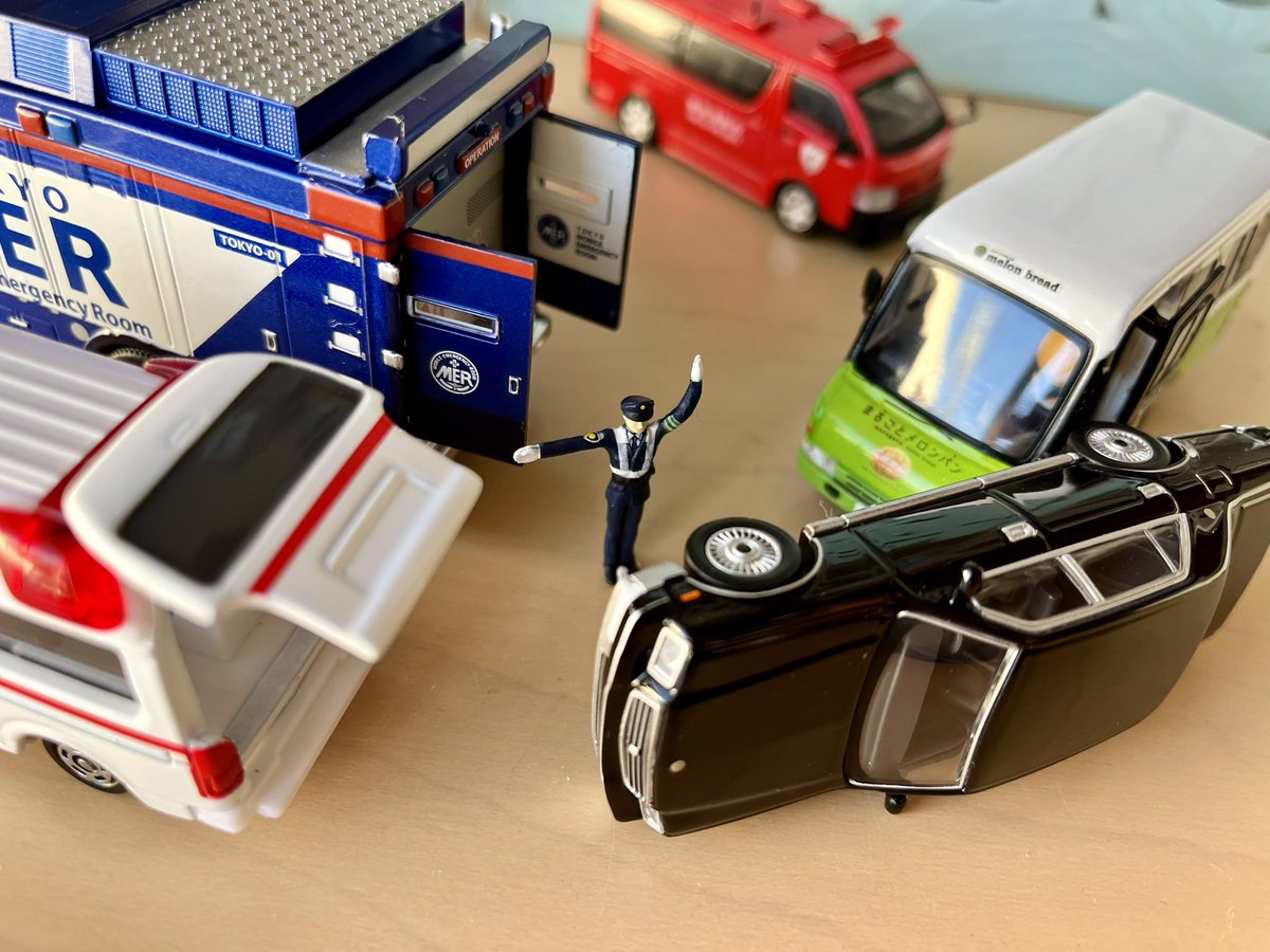 TINY タイニーパトロールカー消防車救急車 1/64 4点セット