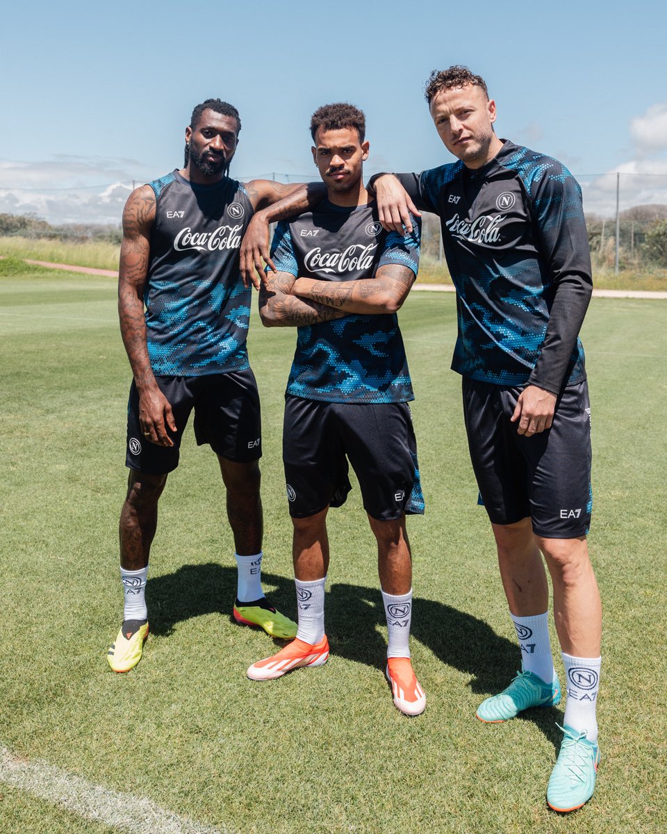 ナポリのトレーニングウェアはCoca Colaがグローバルトレーニング