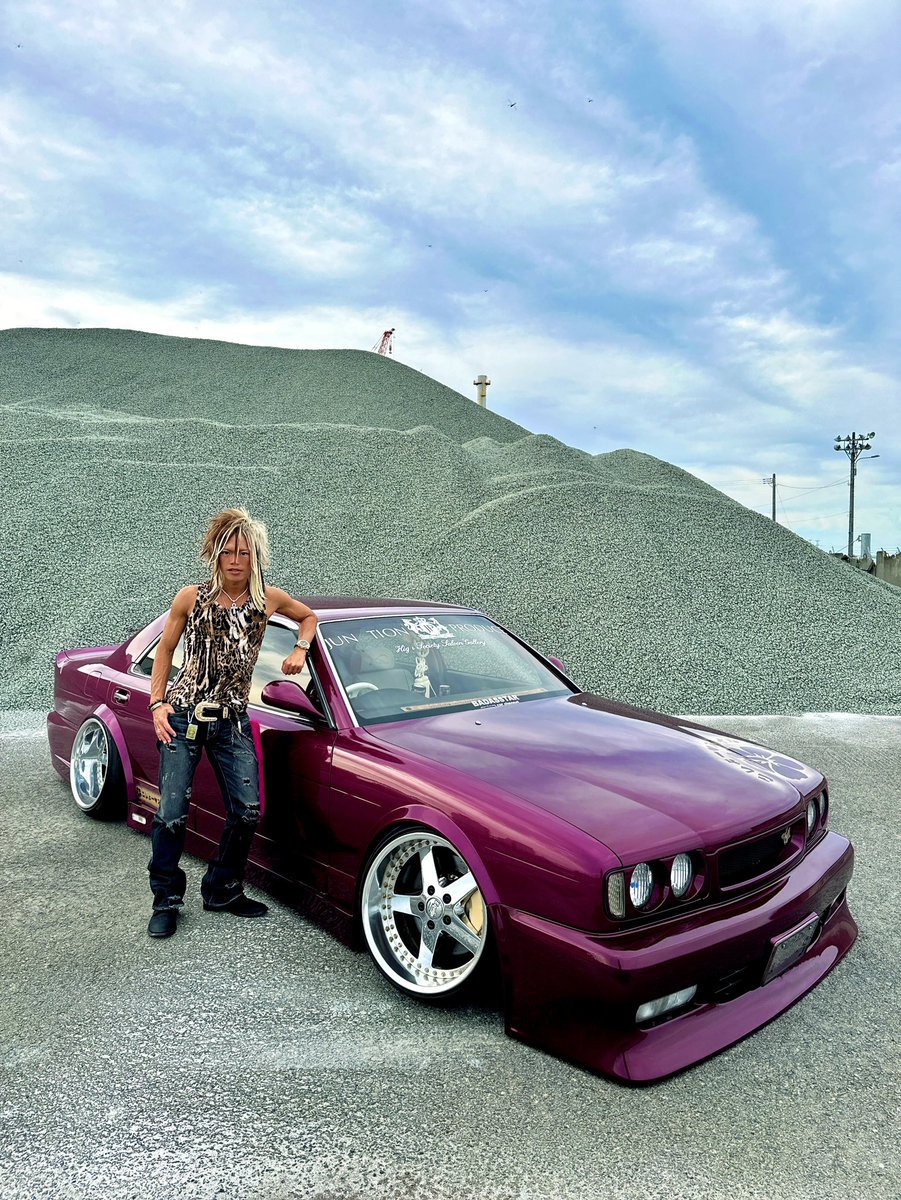 ボンネットに咲く一輪の花はカリスマギャル男の証