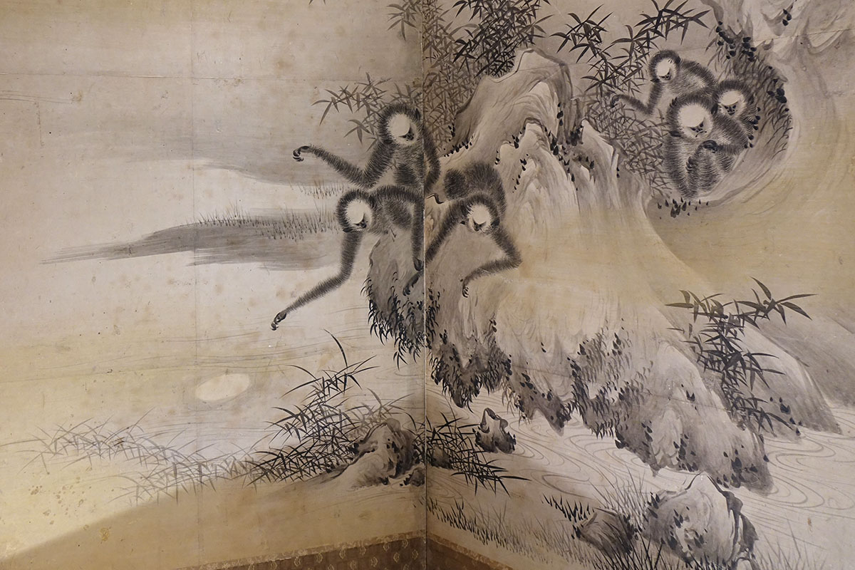 京博名品ギャラリー】 中世絵画「関東水墨画I」より 「巌樹遊猿図屏風