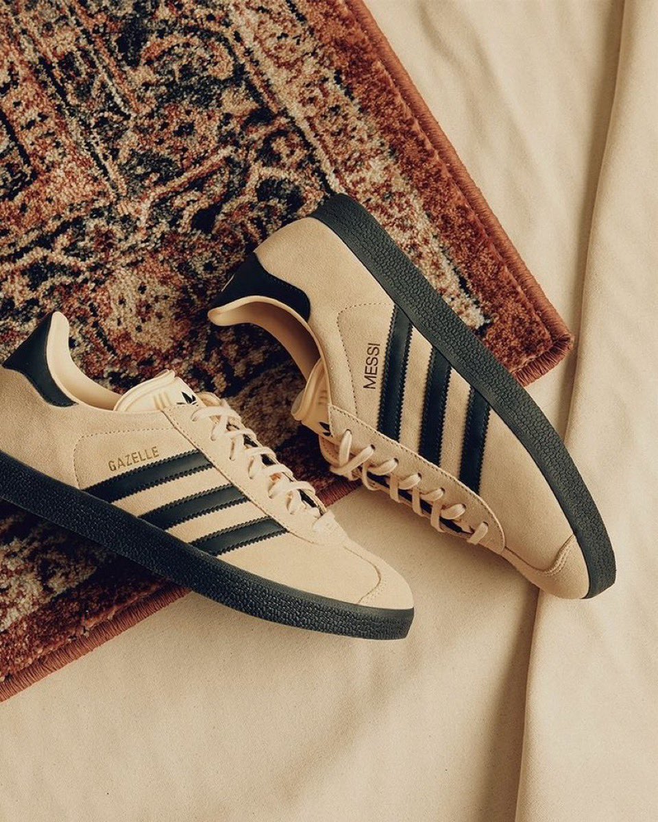 Lionel Messi x adidas Gazelle “Crystal Sand/Core Black”のメッシ