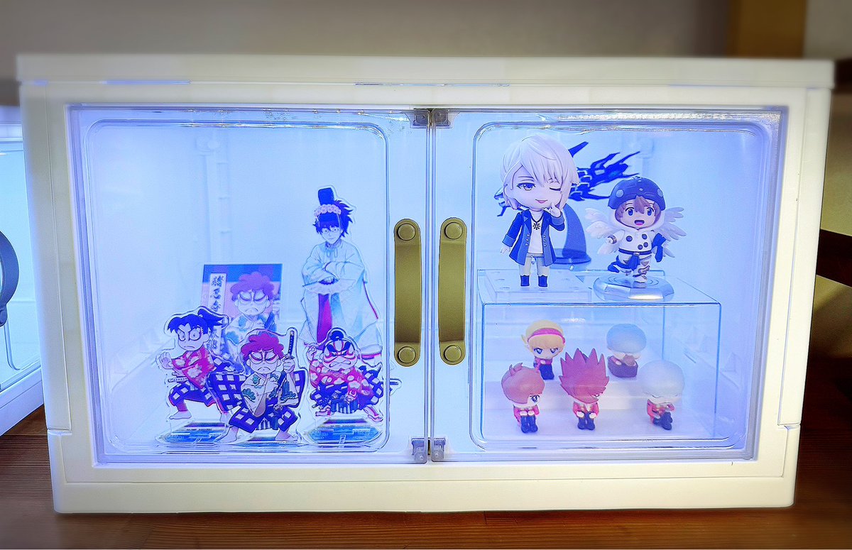 ダイソーの ジョイントできる扉付き折りたたみ収納ケース（これは700円