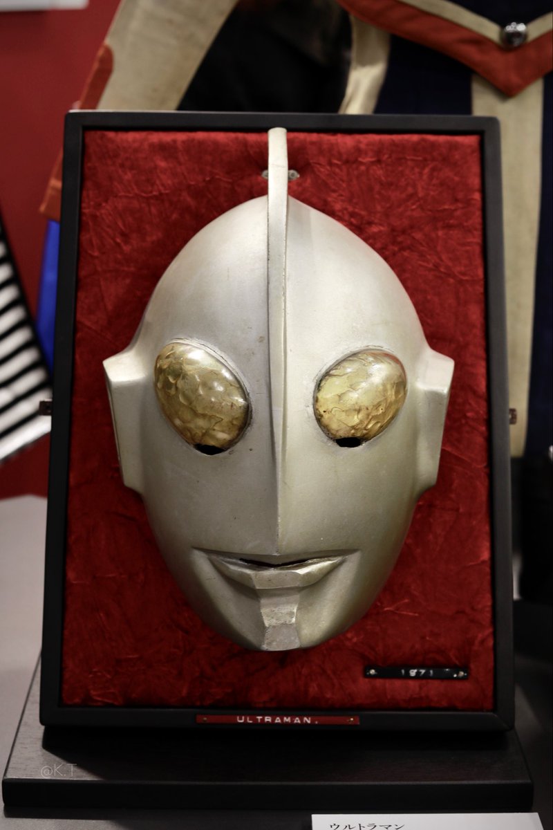 こちらは『帰ってきたウルトラマン』の撮影用マスクの実物、さらに別