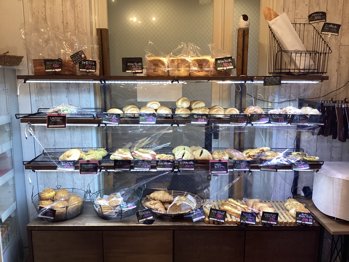 17時45分よりパン3割り引きセール開催いたします。 ＊ホテルブレット