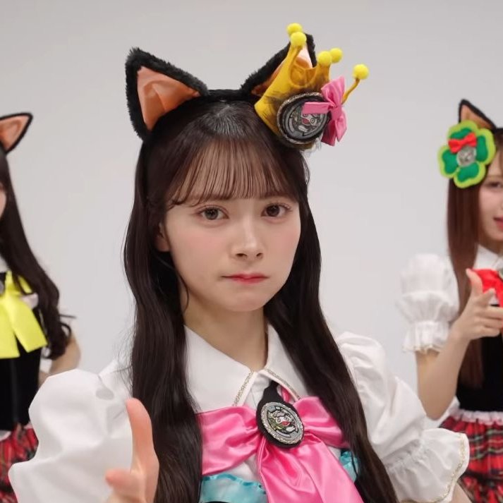 seeing itomomo with that serious paruru-esque expression is so