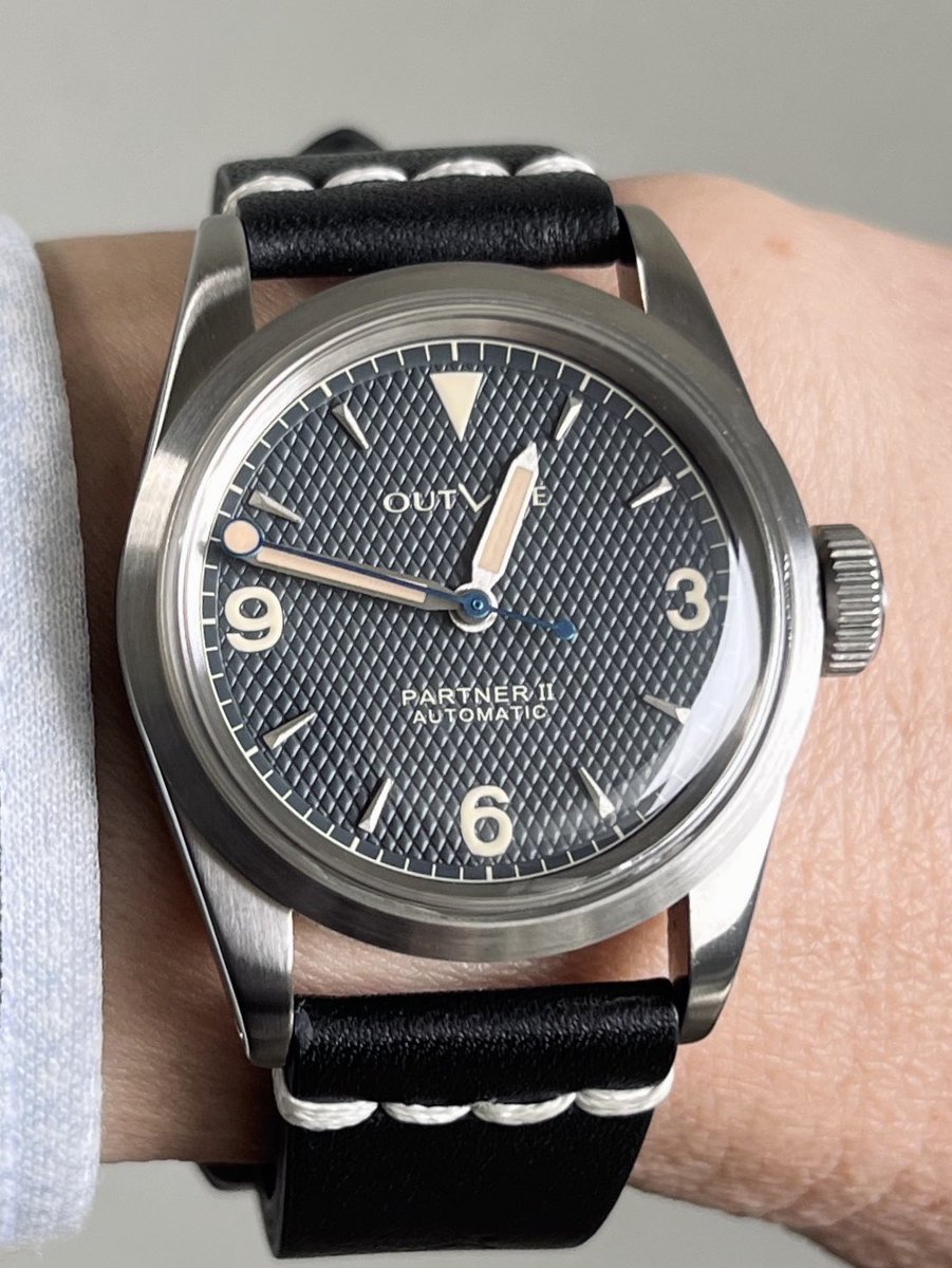 ブラウンだと印象もかなり変わりますね😎