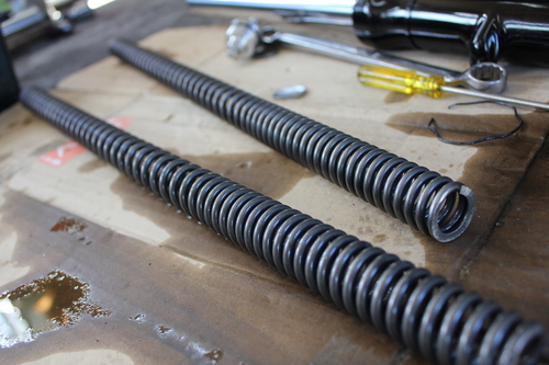 不等ピッチフロントフォークスプリングの向き上？下