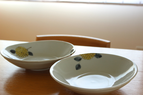 徳永遊心さんの器（色絵菊） : ++器と料理のテーブル手帖++